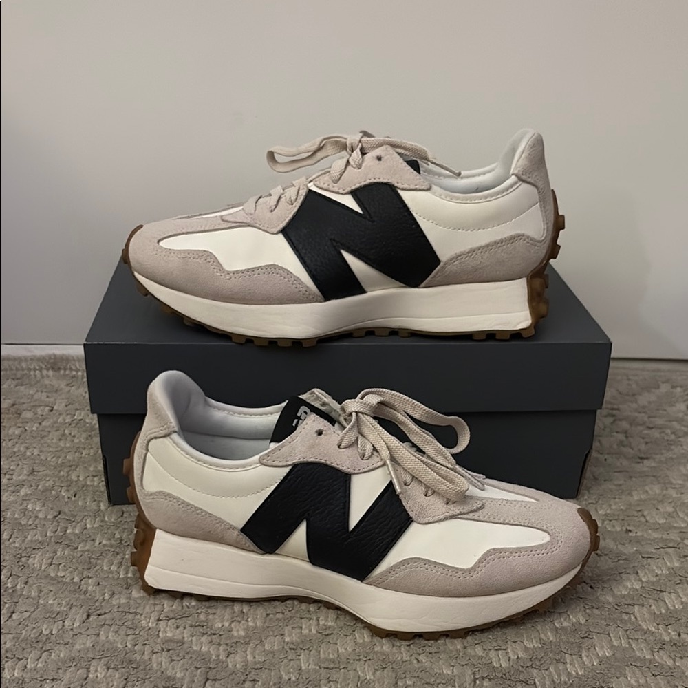 New Balance Women's Sneakers - Black, White, Beige